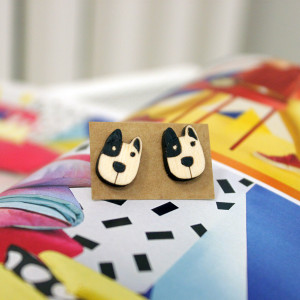 Drewniane kolczyki sztyfty Pies Reksio