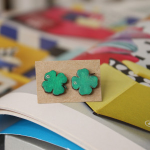 Drewniane kolczyki sztyfty koniczyna Liść