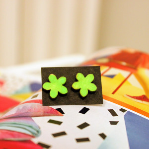 Drewniane kolczyki sztyfty kwiat