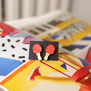 Drewniane kolczyki sztyfty Muchomor grzyb