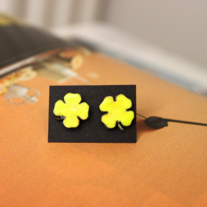 Drewniane kolczyki sztyfty koniczyna liść