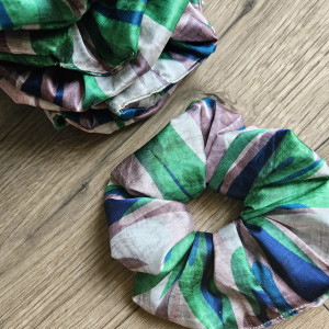 Gumka satynowa z miękkiej satyny we wzory abstrakcja mawiają malowane