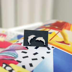 Drewniane kolczyki sztyfty Delfin