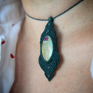 Naszyjnik. Zawieszka Rubin w Fuchsycie. Kamień Naturalny