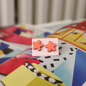 Drewniane kolczyki sztyfty kwiat