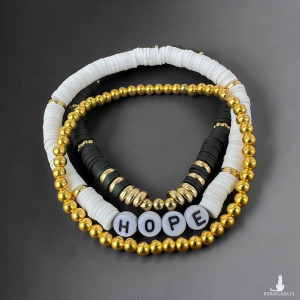 Zestaw bransoletek z koralików – styl boho / minimalistyczny – napis “HOPE”