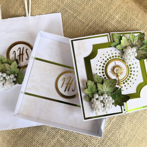 389,komunia - kartka w pudełku w komplecie z torebką