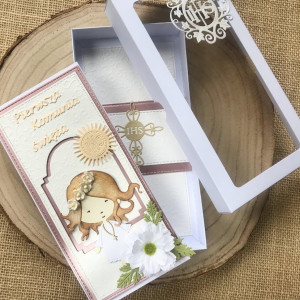 391,Pamiątka Komunii świętej z dziewczynką