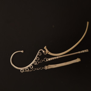 Nausznica z kośćmi lisa