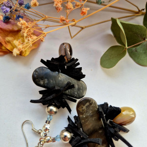 Kolczyki w odcieniach szarości