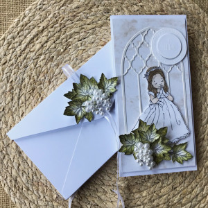 392,Pamiątka Komunii świętej z dziewczynką