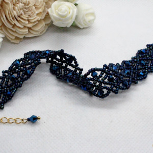 delikatna koronkowa bransoletka - granatowa