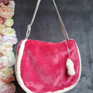 Pluszowa torebka na ramię w różowym kolorze