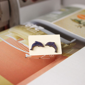 Drewniane kolczyki sztyfty  Delfin