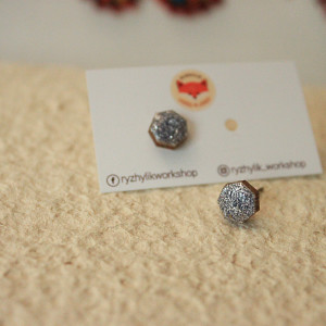 Drewniane kolczyki sztyfty geometryczne