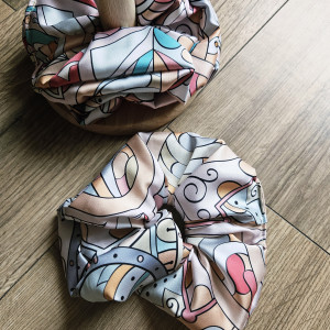 Gumka satynowa z miękkiej satyny we wzory graficzne abstrakcja kubizm