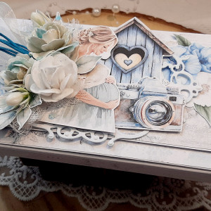 Czekoladownik z błękitnym domkiem