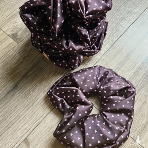 Gumka satynowa z miękkiej satyny we wzory serca serduszka