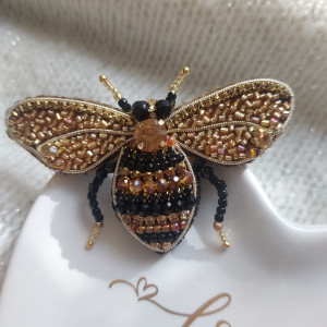 Wiosenna urocza broszka PSZCZOŁA