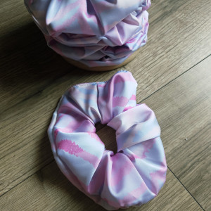 Gumka satynowa z miękkiej satyny delikatna pastelowa modna fala marmur farba rozlana