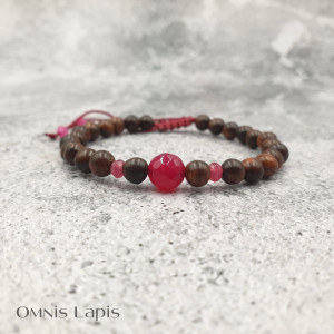Bransoletka makrama - drewno orientalne i jadeit fuksja