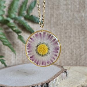 Złota zawieszka złoty wisiorek naszyjnik żywica z żywicy kwiaty z kwiatami jajowata retro naturalna dziewczęca kobieca stokrotka