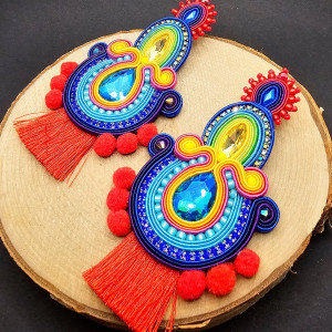 Tęczowe kolczyki sutasz z chwostami