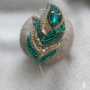 Unikatowa elegancka broszka PIÓRKO