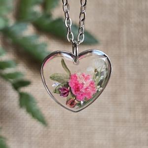 Srebrna zawieszka srebrny wisiorek kwiat naszyjnik żywica z żywicy kwiaty serce serduszko różowe gipsówka