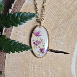 Złota zawieszka złoty wisiorek naszyjnik żywica z żywicy kwiaty z kwiatami jajowata retro naturalna delikatna dziewczęca kobieca kolorowa różowa beżowa