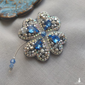 Broszka czterolistna KONICZYNA