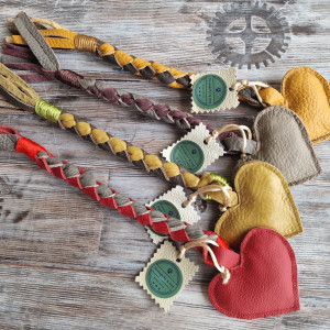 Zabawka dla psa ze skóry naturalnej, żółte serce,  szarpak, akcesoria dla psa