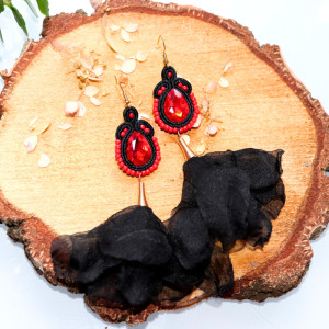 Czarne Kolczyki Sutasz Długie Kwiaty Szyfonowe Stal Chirurgiczna Złocona