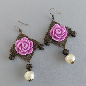 Długie kolczyki – esencja kobiecości