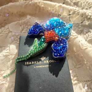 Wiosenno-letnia przepiękna broszka IRYS