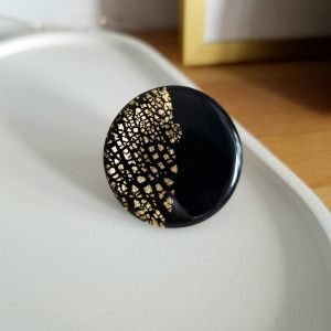 Duży czarno-złoty pierścionek