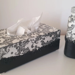 Chustecznik prostokątny i wazon