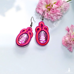 Małe Kolczyki Sutasz Lawenda Neon | Kolorowa Biżuteria Boho | Stal Chirurgiczna