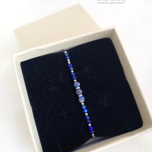 Lapis lazuli, rodonit - bransoletka z kamieni na jedwabnym sznureczku