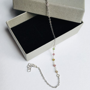 bransoletka na łańcuszku z turmalinem