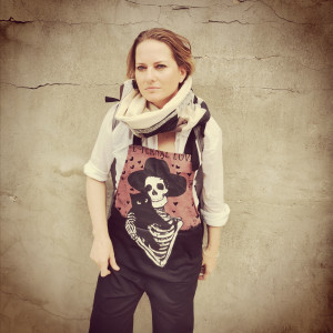 czarne bawelniane ogrodniczki  zczaszka