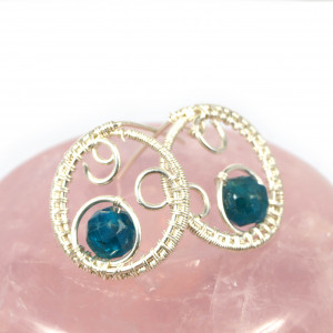 Apatyt Delikatne srebrne kolczyki z apatytem, ręcznie wykonane, prezent dla niej prezent dla mamy, prezent urodzinowy biżuteria autorska