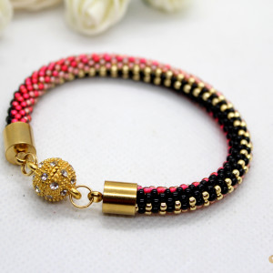 bransoletka z drobniutkich koralików