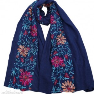 haftowany folkowy szal w kwiaty