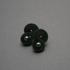 małe, zielone kolczyki sutasz