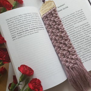 Zakładka do książki "Dobry nauczyciel uczy, najlepszy inspiruje" - kolor liliowy