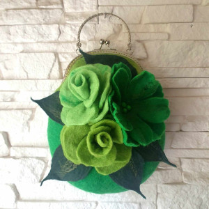 Wełniana torebka z kwiatami