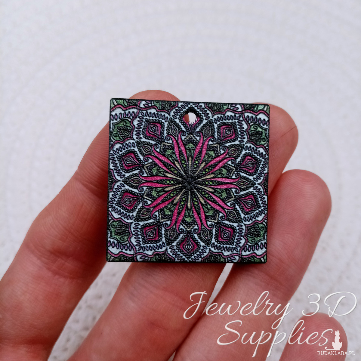 Wisiorek kwadrat kafelek mandala różowo-zielona, element do wyrobu biżuterii