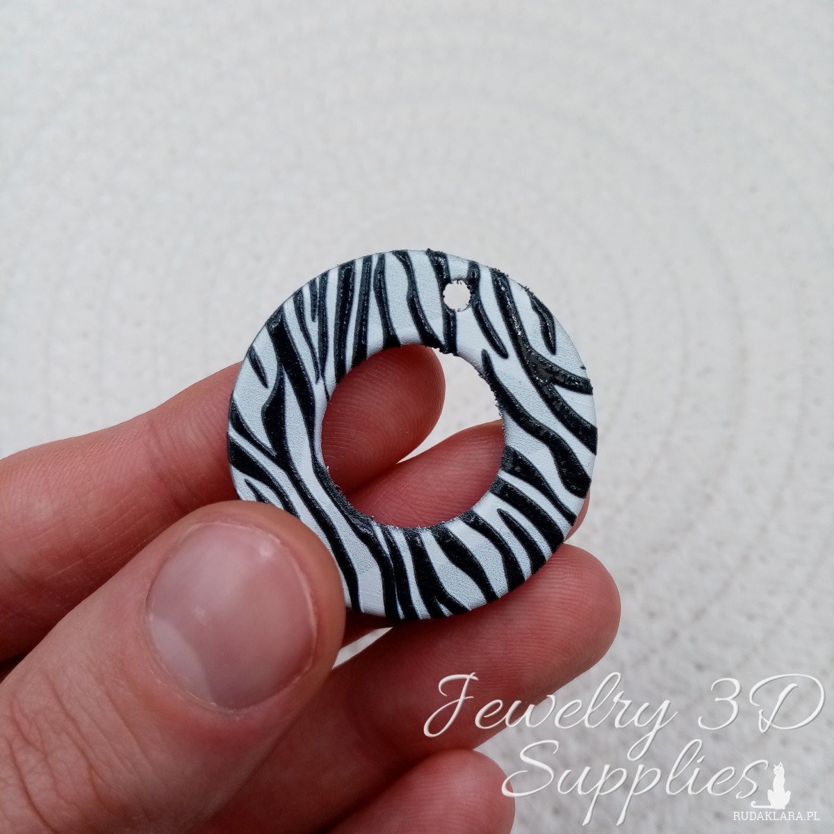 Wisiorek kolczyk pierścień biały zebra, element do wyrobu biżuterii