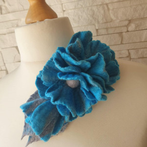 Broszka  turkusowe kwiaty